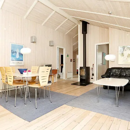 Three-bedroom Holiday In 3